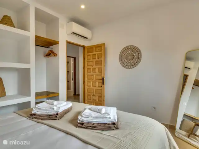 Casa Monte Zen en España, Costa Blanca, Jávea - villa Dormitorio frente a la casa
