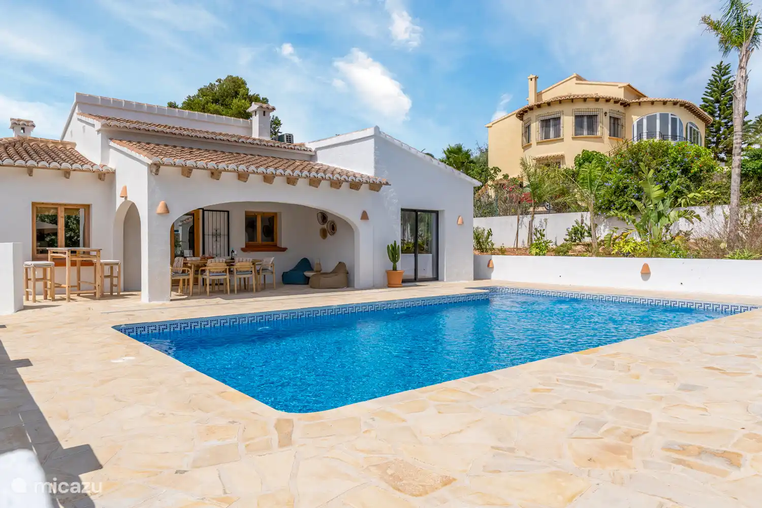 Swimming pool and terrace 