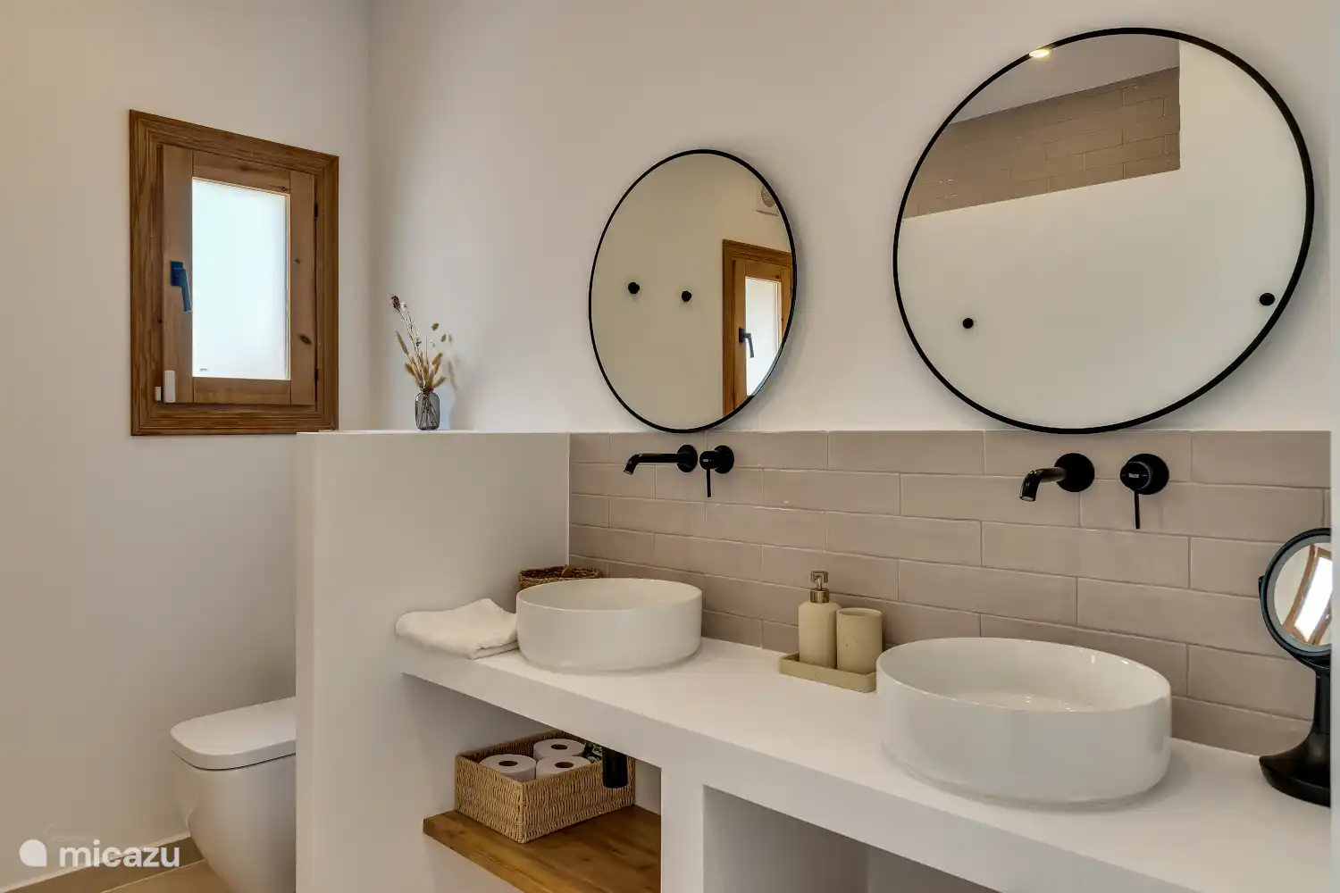 Ensuite bathroom master bedroom