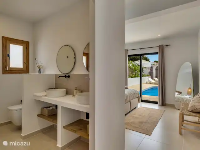 Casa Monte Zen en España, Costa Blanca, Jávea - villa Dormitorio principal y baño en suite