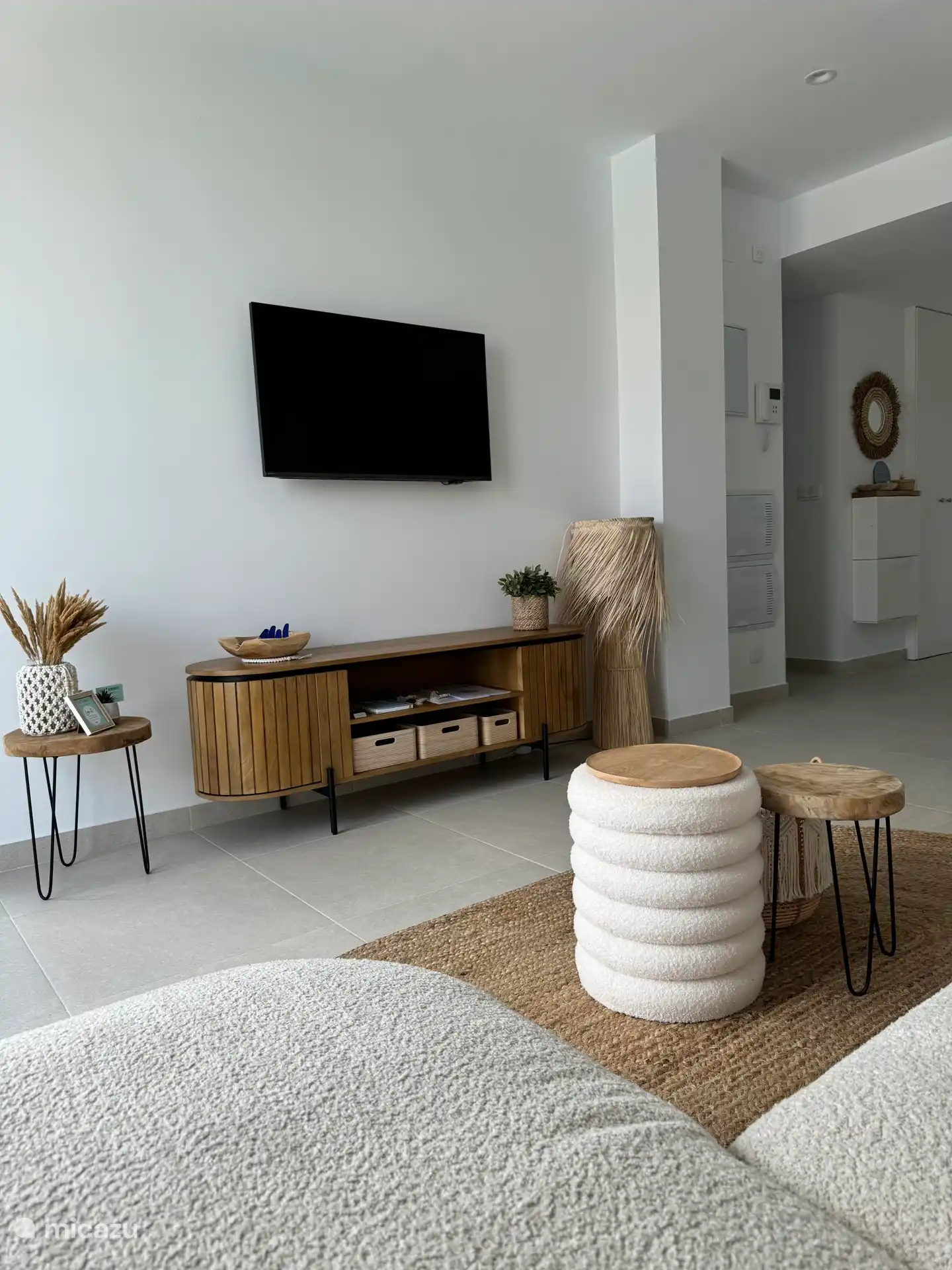 La sala de estar para veladas acogedoras.  Aire acondicionado de inducción disponible en todo el apartamento (frío/calor)