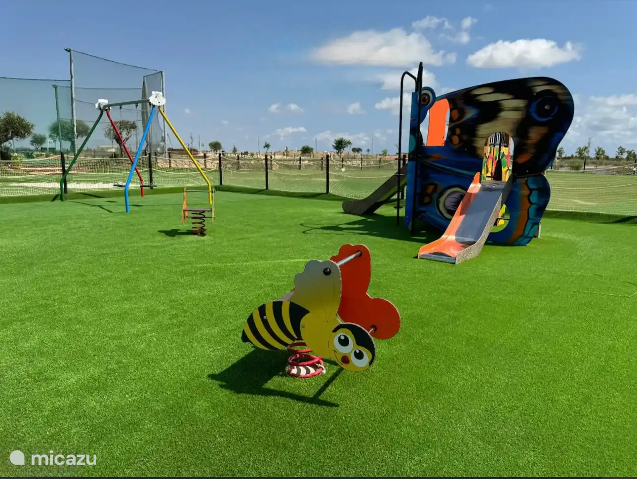 Horas de diversión para los más pequeños, en varios parques infantiles repartidos por Santa Rosalía Lake & Life Resort