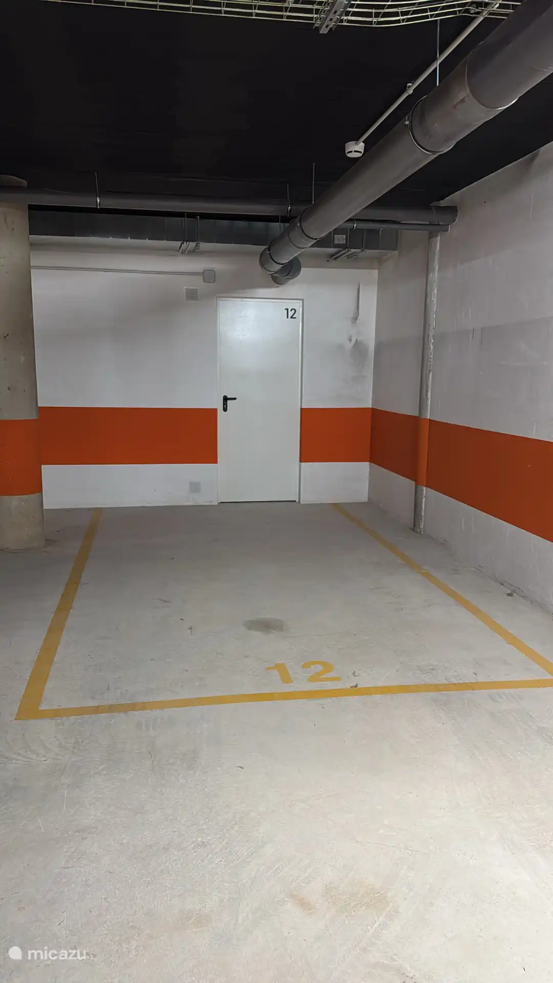 La plaza de aparcamiento subterráneo