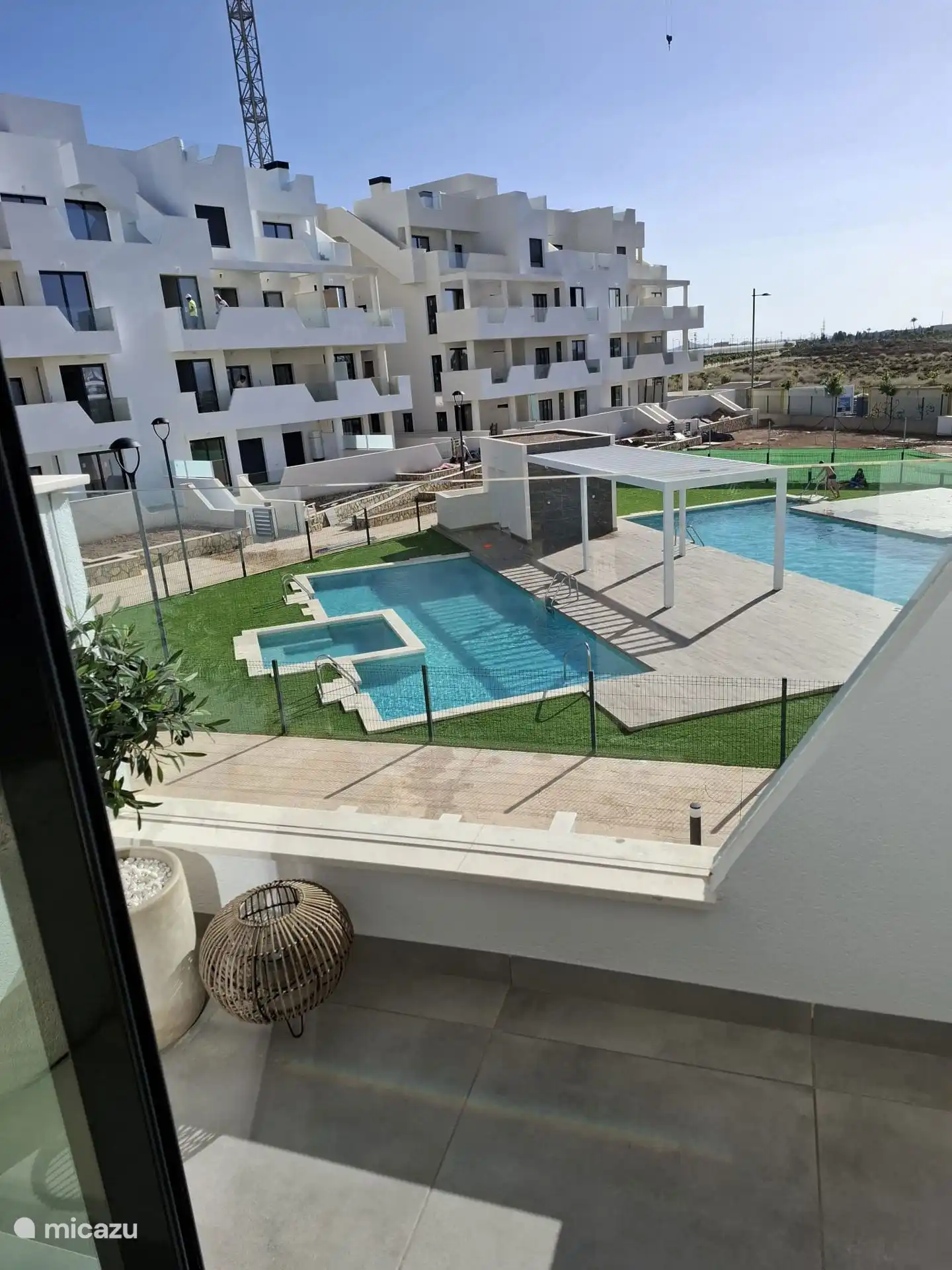 Las piscinas, 1 de las cuales está climatizada en los meses de invierno + maravilloso jacuzzi