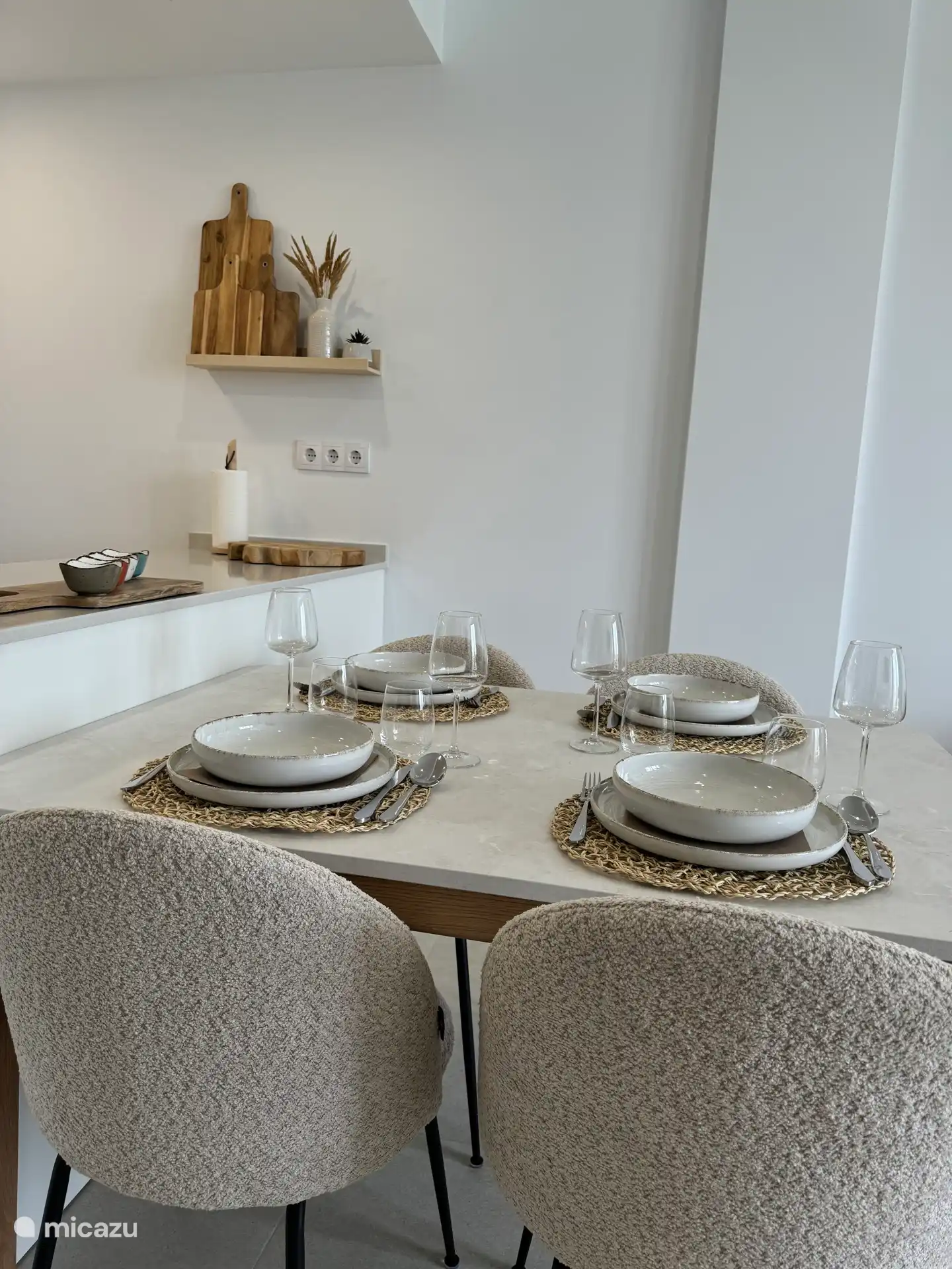 Delicioso desayuno en el interior...