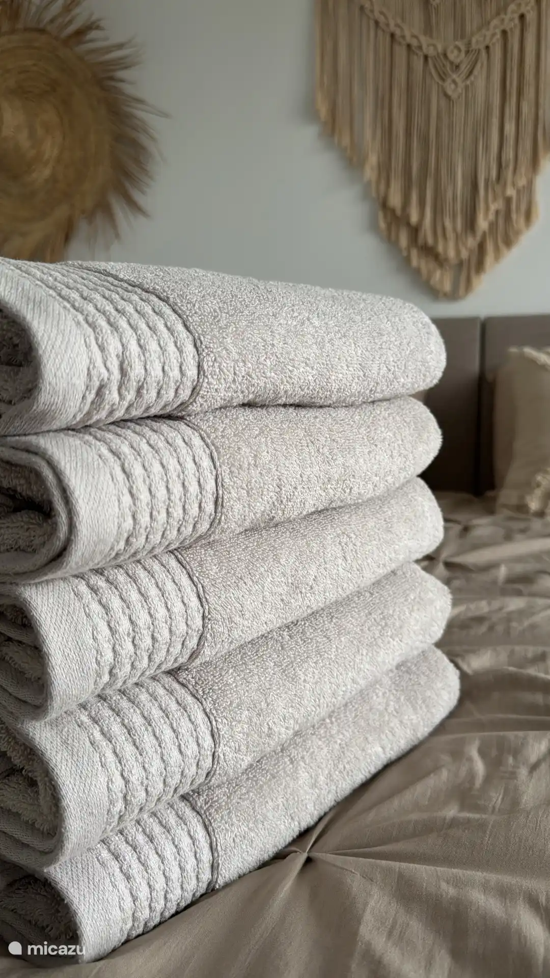 Nuestros huéspedes disfrutan de ropa de baño de lujo de la mejor marca Clarysse, para un toque extra de comodidad y estilo durante su estancia