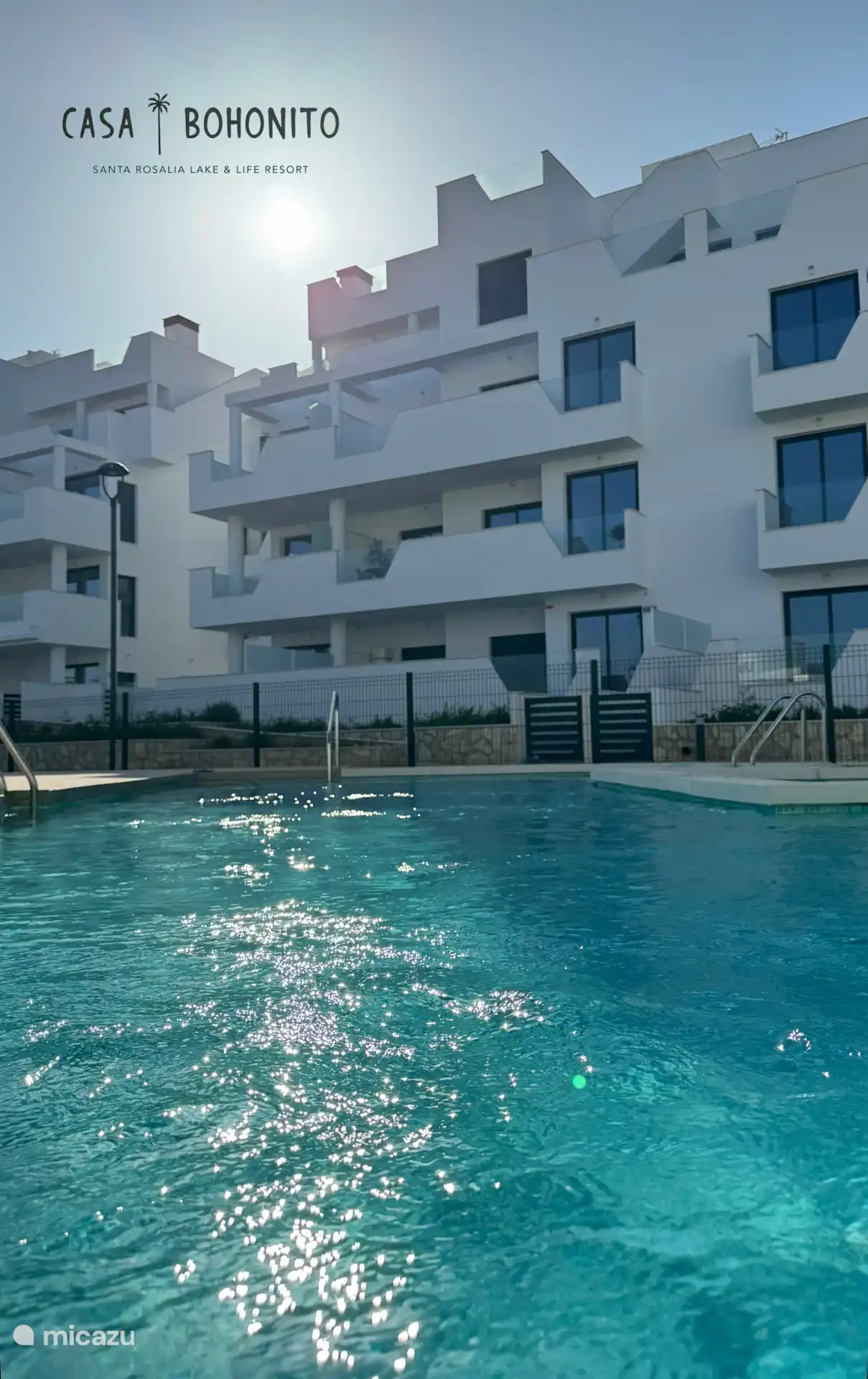 Desde la terraza de Casa Bohonito, vista a las piscinas. Dichoso, ¿no es así?