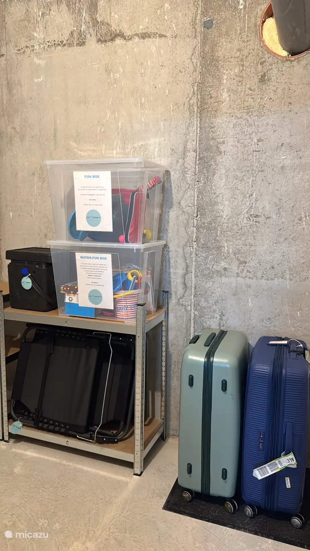 Nuestro trastero donde podrás guardar tus maletas durante tu estancia y donde hay cajas con juegos divertidos y juegos divertidos en el agua. 