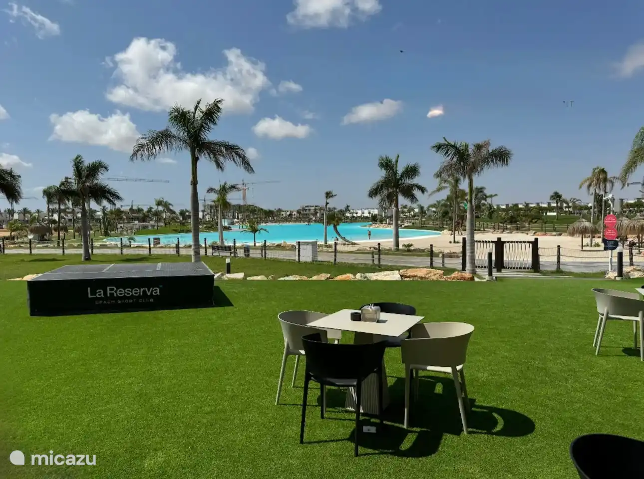 En la encantadora terraza de La Reserva. ¡Qué vista! 