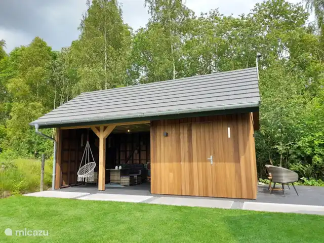 Belle maison de vacances Appelscha  | Pays-Bas, Frise, Appelscha - maison de vacances Coin salon avec une terrasse supplémentaire à côté. Comme c’est sympa !! Vous n’entendez que les oiseaux, agréables et silencieux !