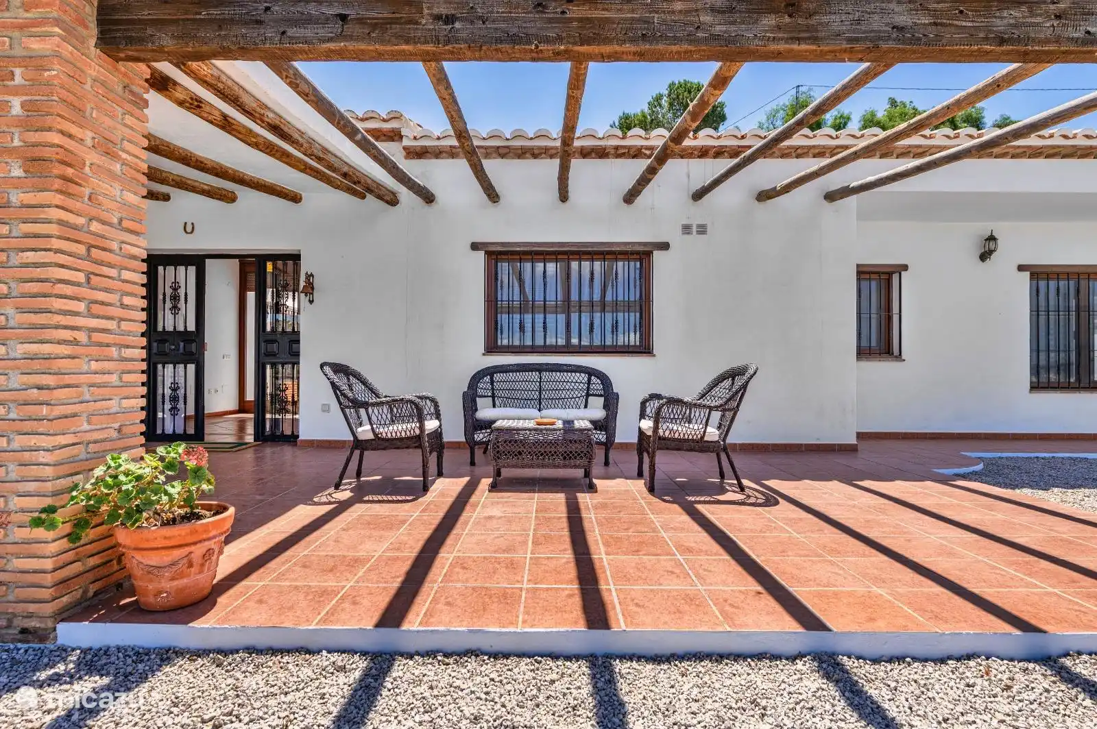 Front garden, terrace at the front