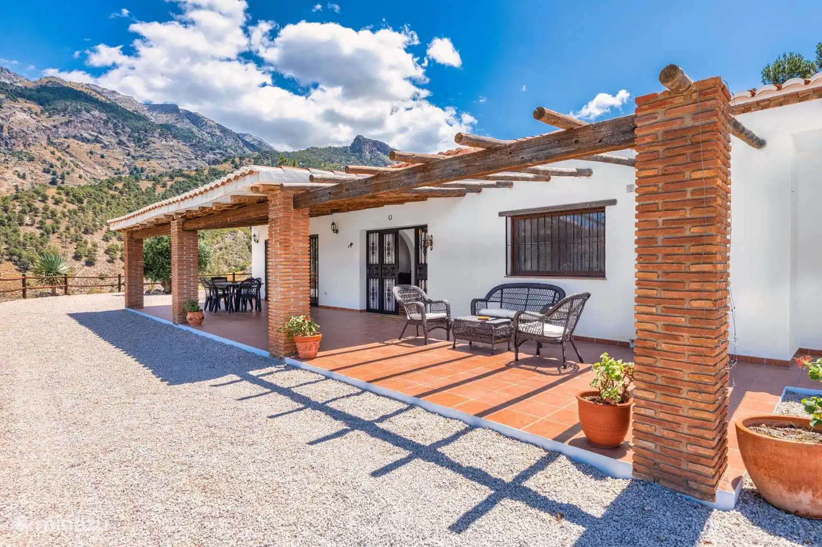 Front garden, terrace at the front