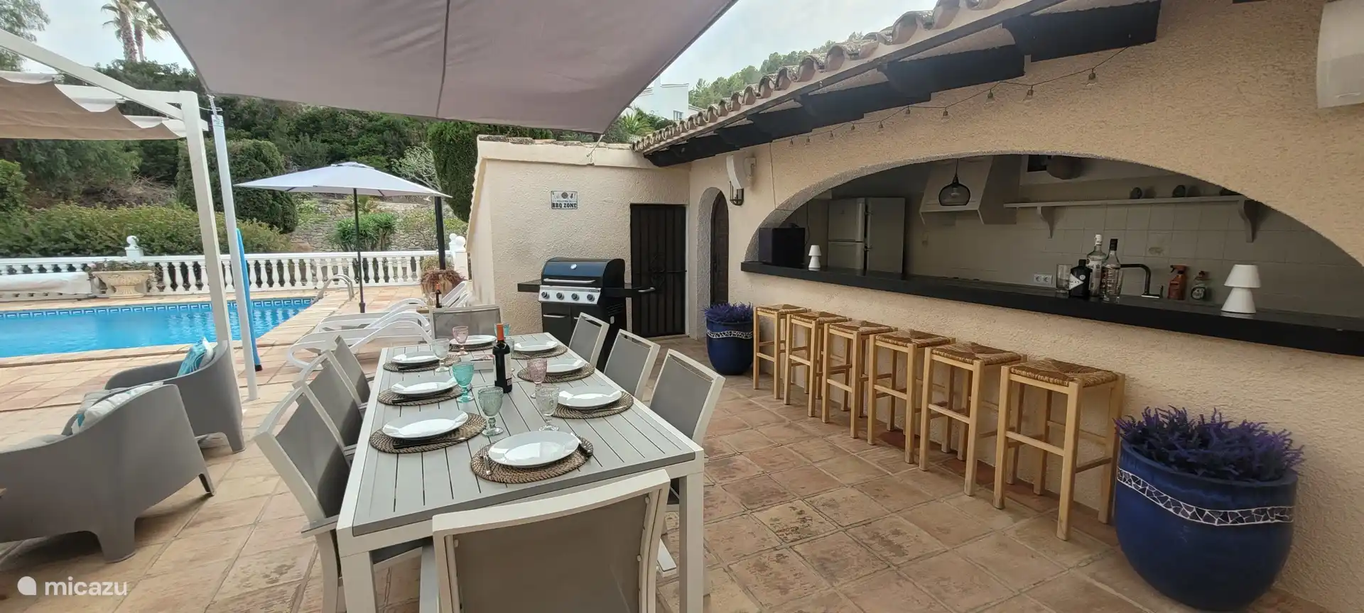 Kitchen/bar outdoor area 