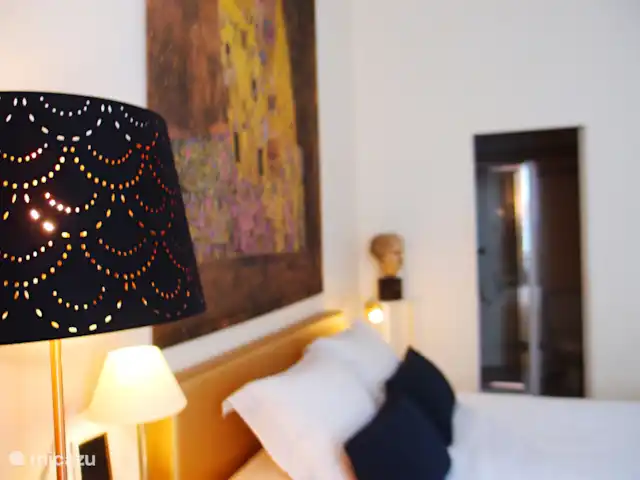 B&B La Maison Bleue, De Kus huren in Frankrijk, Gironde, Bordeaux - pension / guesthouse / privékamer Slaapkamer 1 le Baiser met en-suite badkamer met douche