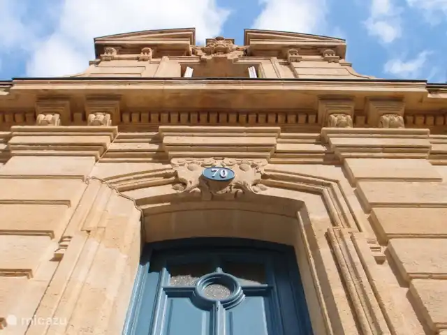 B&B La Maison Bleue, De Kus huren in Frankrijk, Gironde, Bordeaux - pension / guesthouse / privékamer Typische Bordeaux-gevel: architectuur die op de werelderfgoedlijst van UNESCO staat