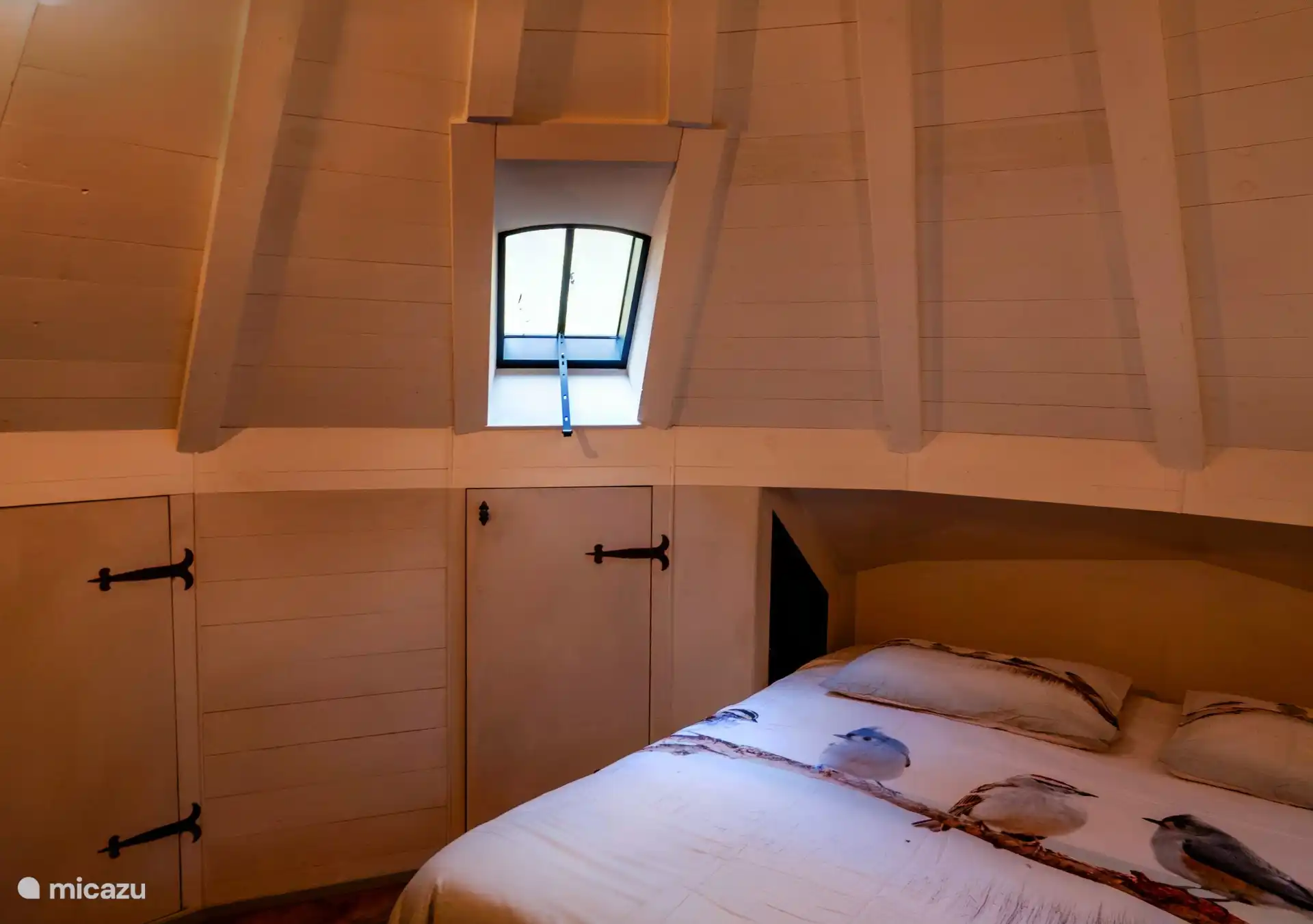 Mezzanine, coin nuit à l’étage