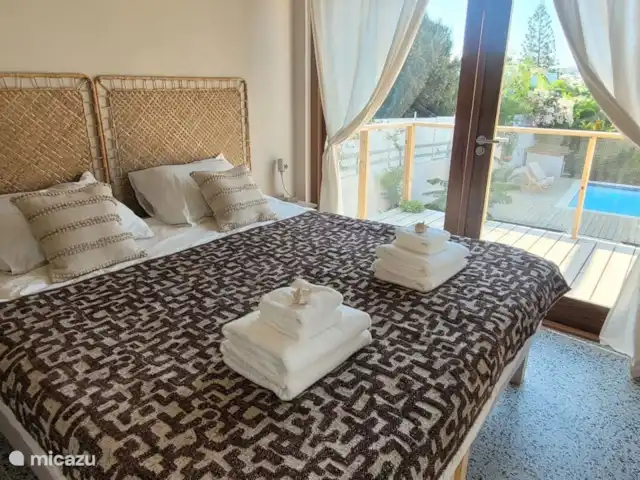 Toko Ti | Curaçao, Banda Ariba (est), Brakkeput Abou - maison de vacances Chambre principale avec porte donnant sur la véranda