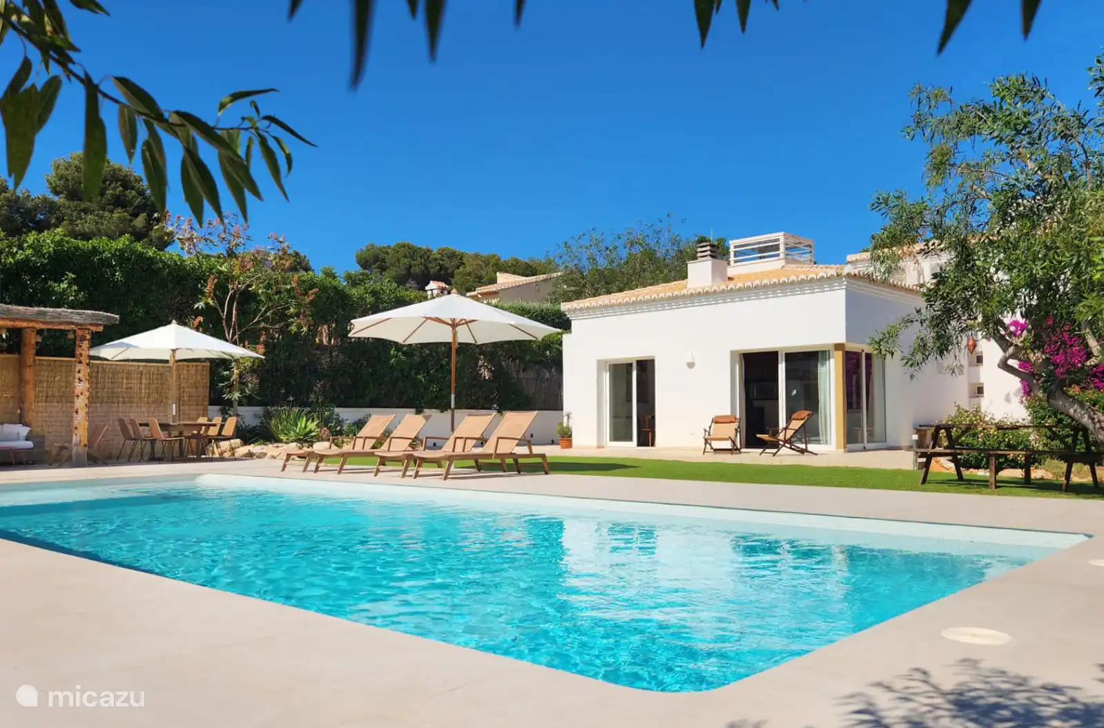 Piscine privée orientée plein sud