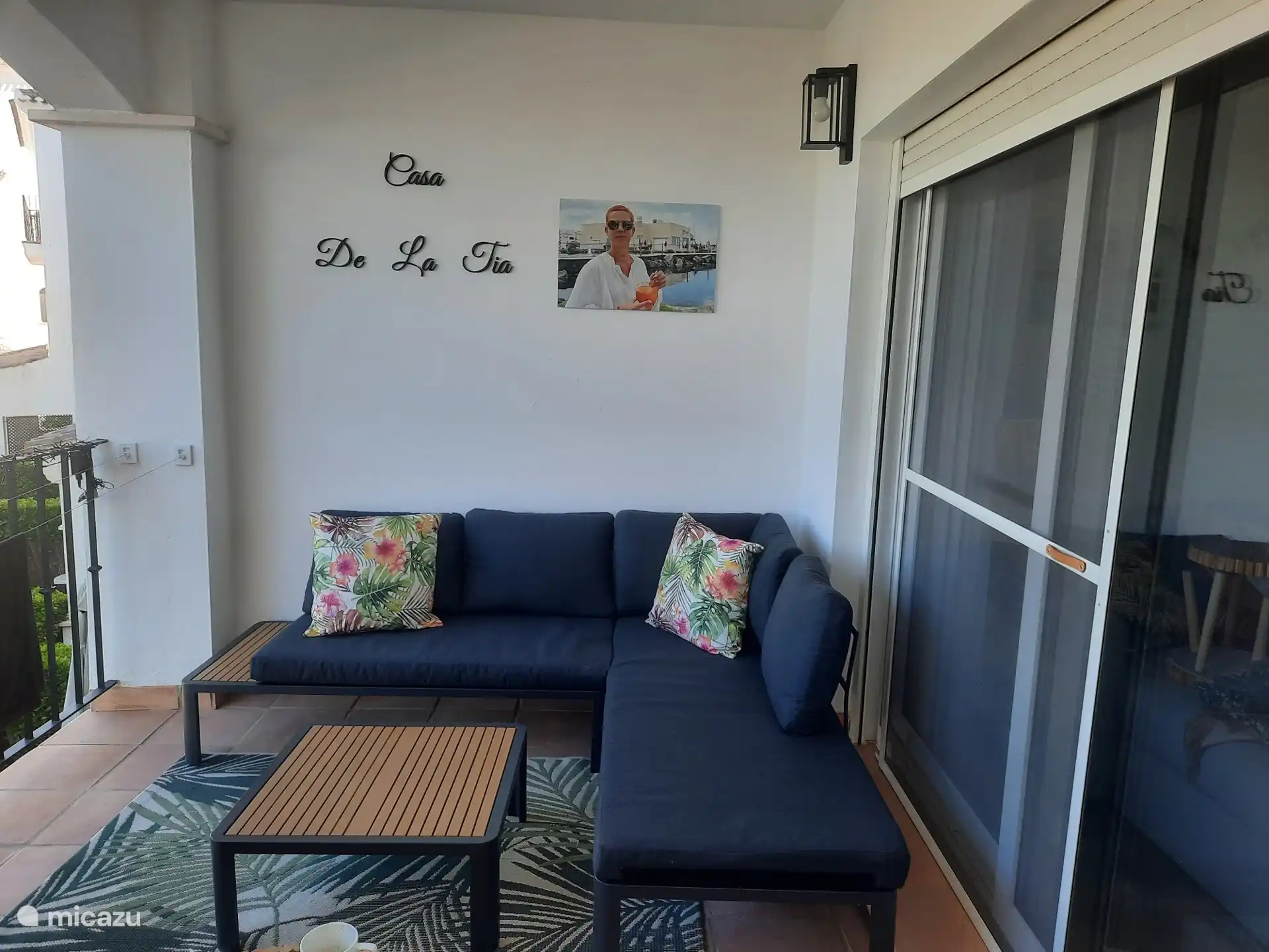 Terrasse mit Lounge-Set