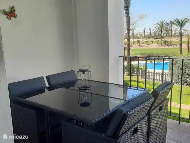 Location de Vacances Espagne, Costa Cálida, Roldan, appartement - Casa de la Tia Table à manger avec 4 chaises et 4 tabourets d’accompagnement