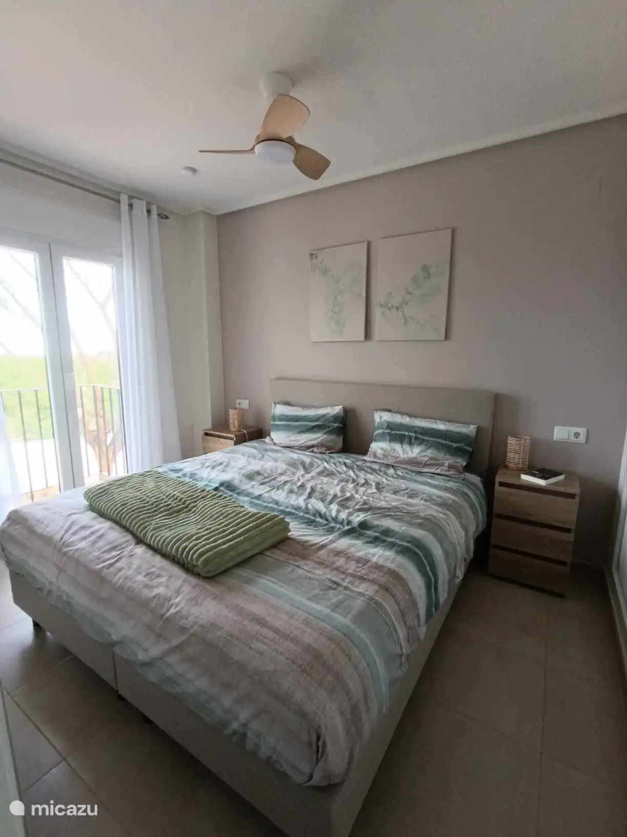 Peut également être composé de 2 lits simples