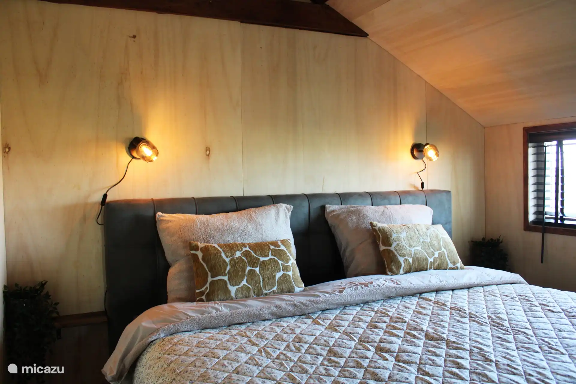 Large bed of 180x200 is quite a luxury.