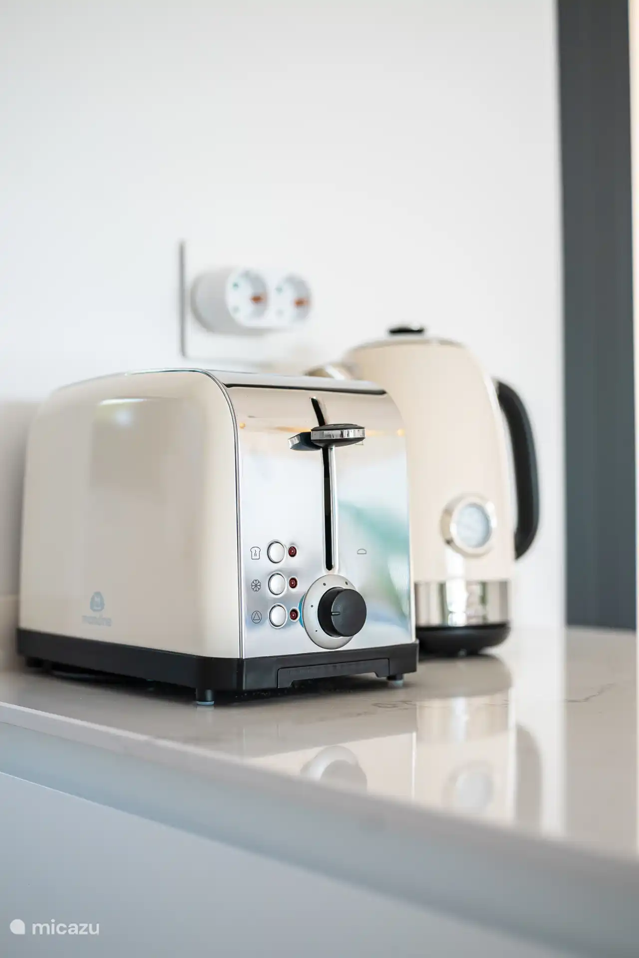 Grille-pain et bouilloire électrique