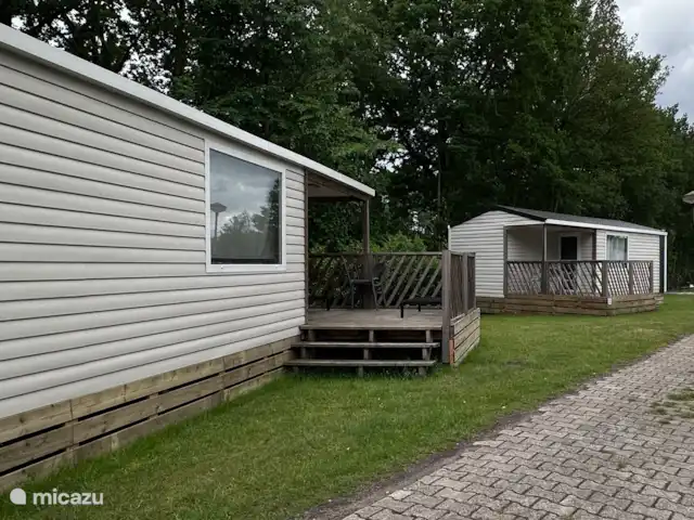 Location de Vacances Pays-Bas, Overijssel, Lattrop, chalet - Chalet attrayant pour toute la famille En vacances en famille ou entre amis, mais vous souhaitez avoir votre propre chalet ? Vous pouvez! Si nécessaire, réservez deux chalets l’un à côté de l’autre et profitez du confort et de l’intimité.
N’hésitez pas à nous contacter pour connaître les possibilités.