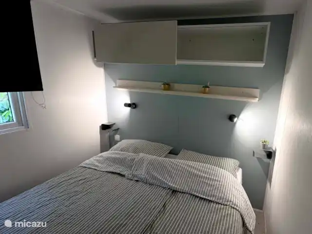 Location de Vacances Pays-Bas, Overijssel, Lattrop, chalet - Chalet attrayant pour toute la famille Chambre avec un lit double