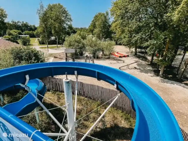 Location de Vacances Pays-Bas, Overijssel, Lattrop, chalet - Chalet attrayant pour toute la famille Impression du toboggan appartenant à la piscine intérieure.