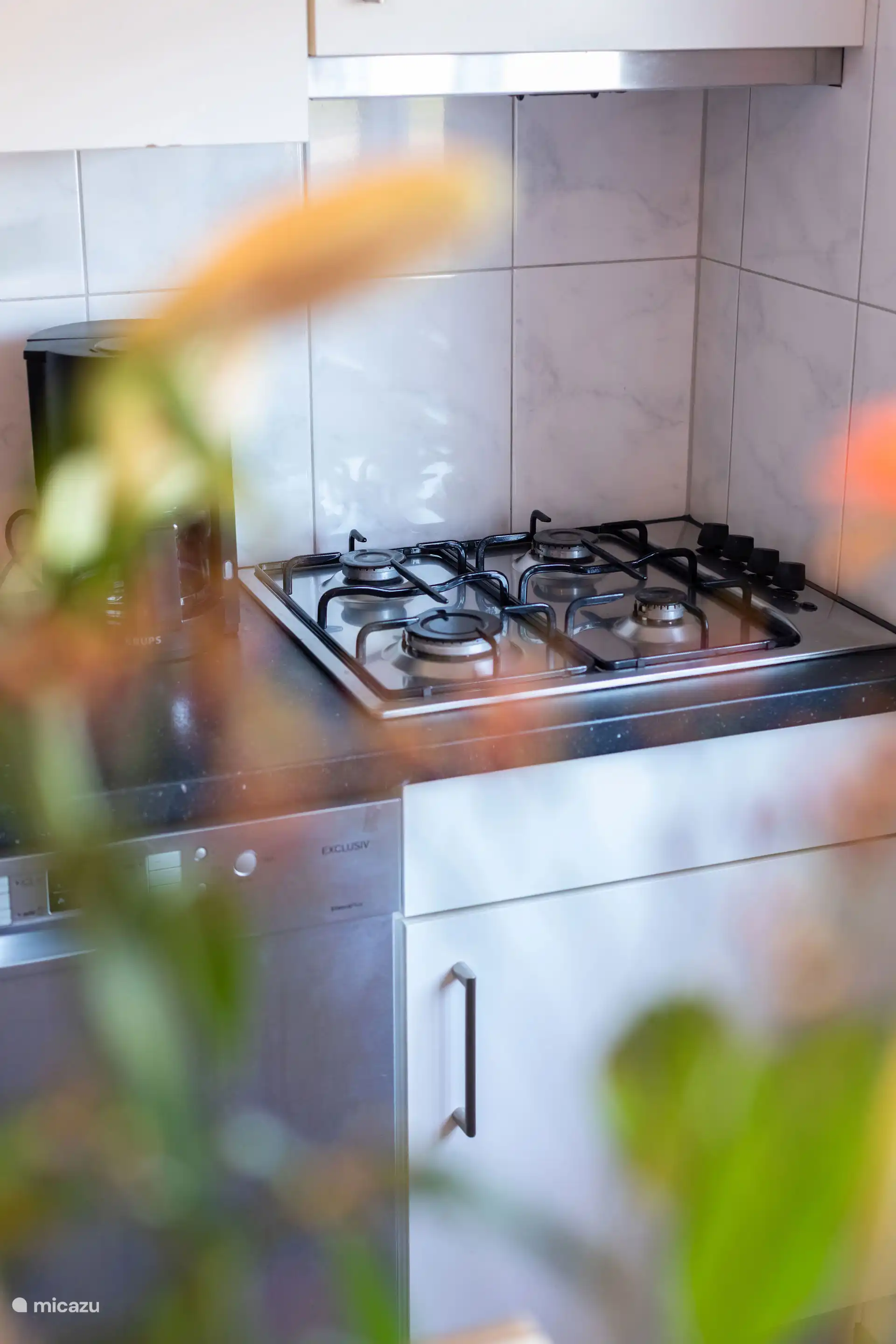 Die Küche ist mit Gasherd ausgestattet