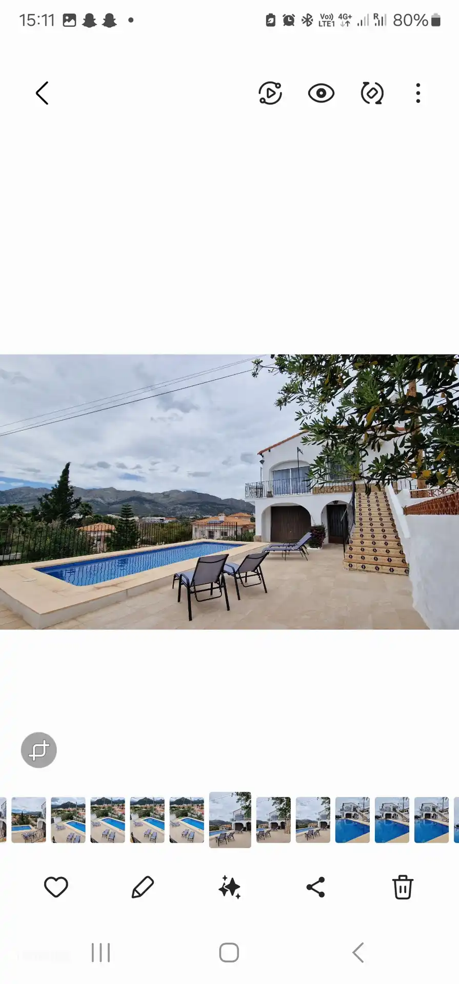 Schwimmen mit Blick ins Tal