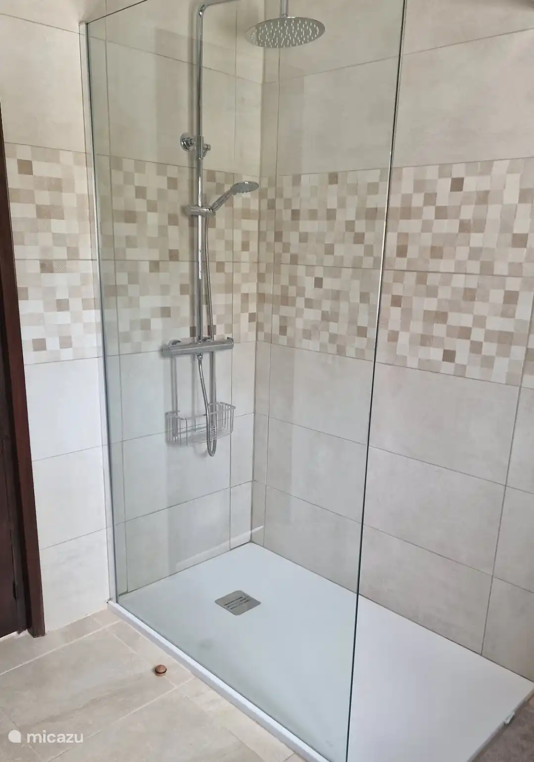 Dusche 1. Badezimmer