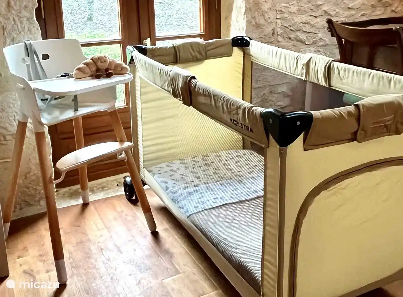 For the youngest guests there is a high chair with harness and a cot available. Bed linen included.