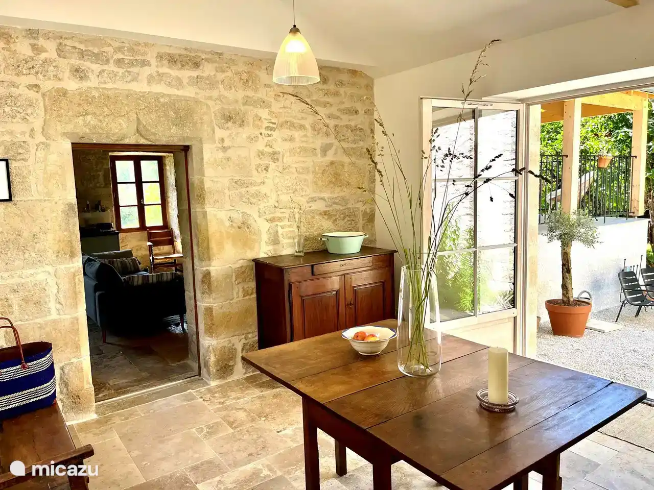 The hall. Left out of the picture is the front door, right the doors to the garden. Straight ahead the door to living room / kitchen and to the right out of the picture a passage to the old old barn with 3 bedrooms.