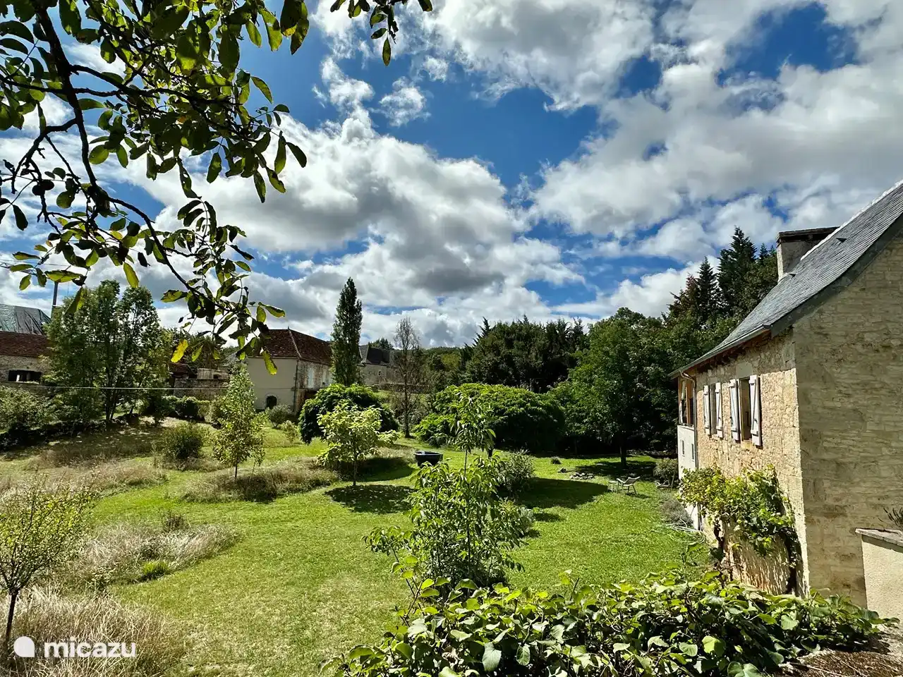 The house from the small road. There are a few houses all around, but all at enough distance, so that everyone has their peace and privacy.