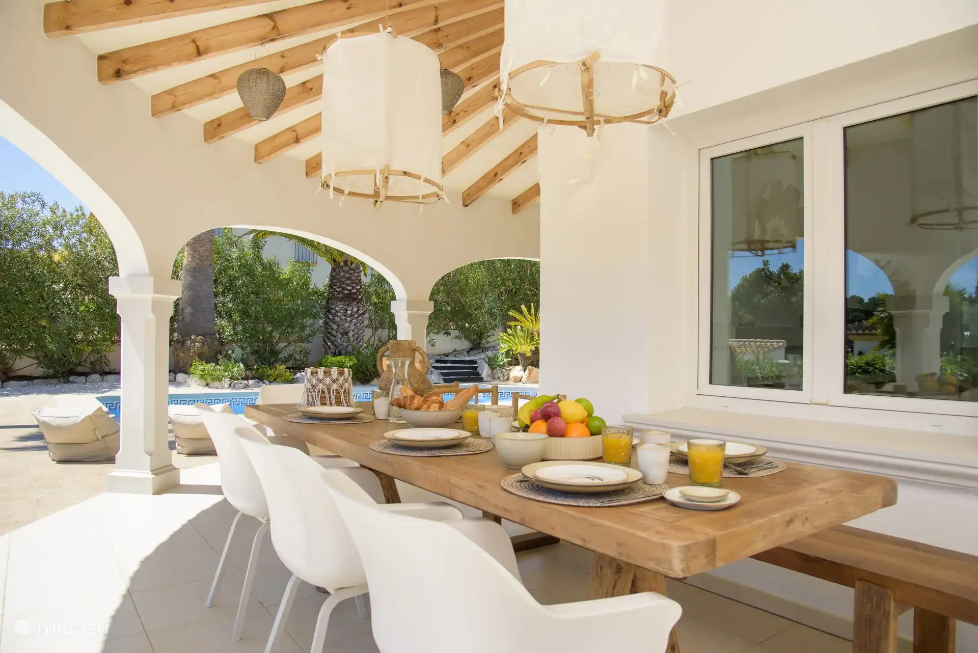 Naya with large dining table for cozy dinners