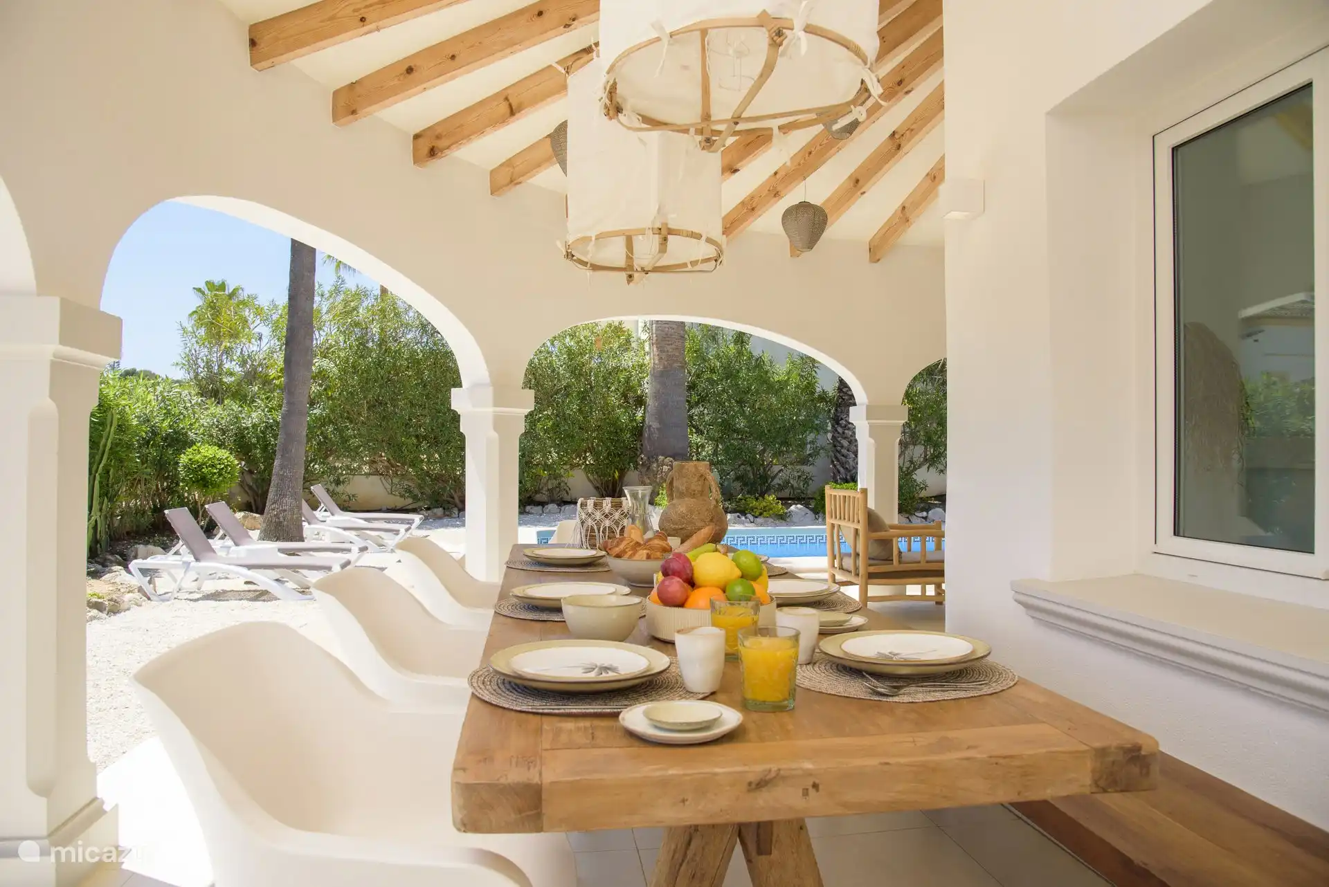 Naya with large dining table for cozy dinners