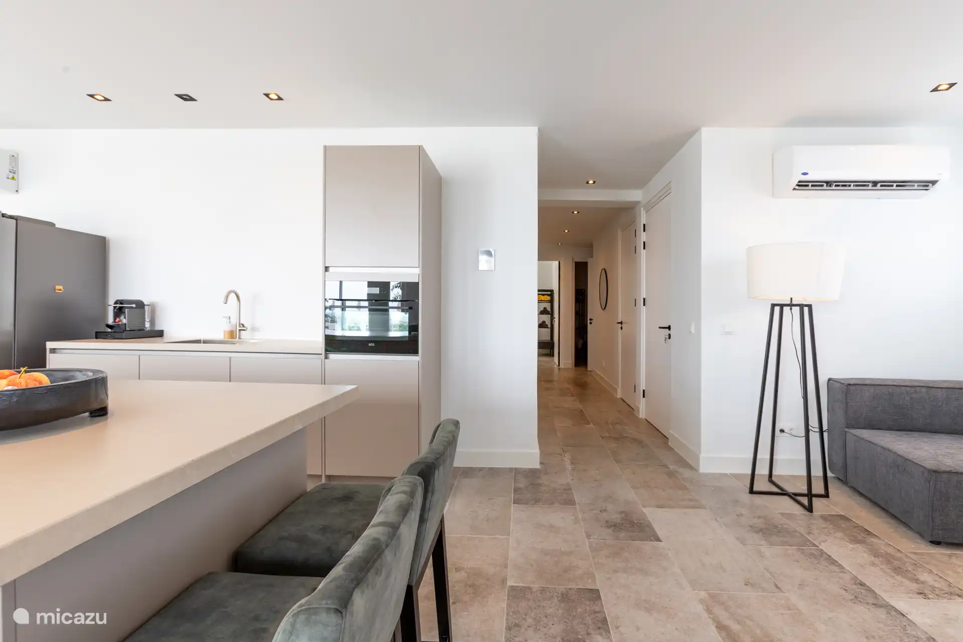 Couloir menant à la cuisine