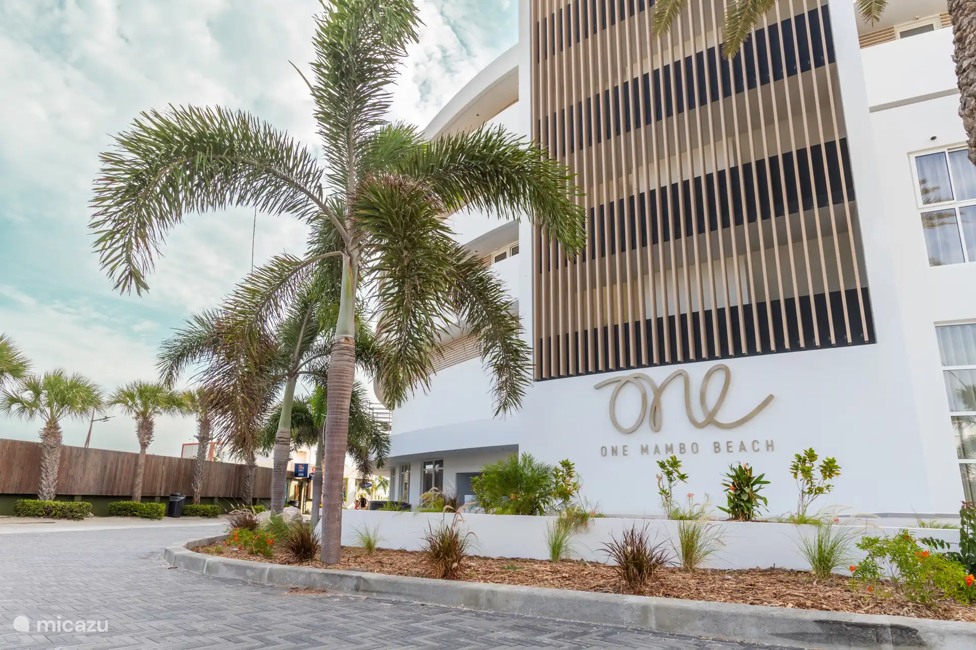 L’entrée du complexe. 