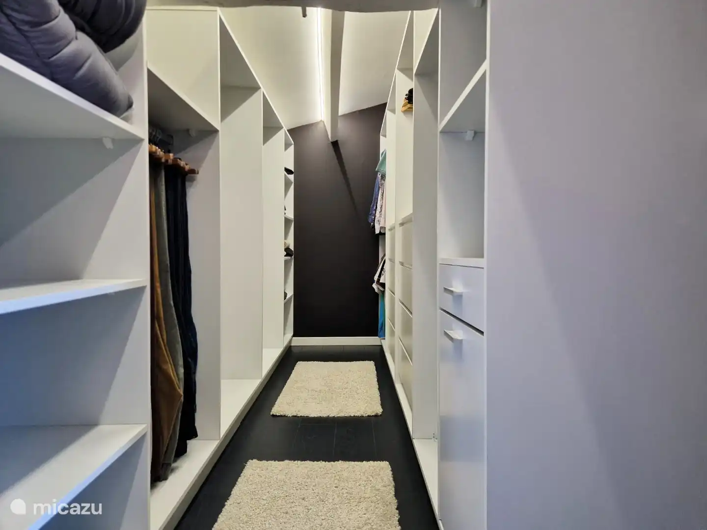 Garde-robe à dresser