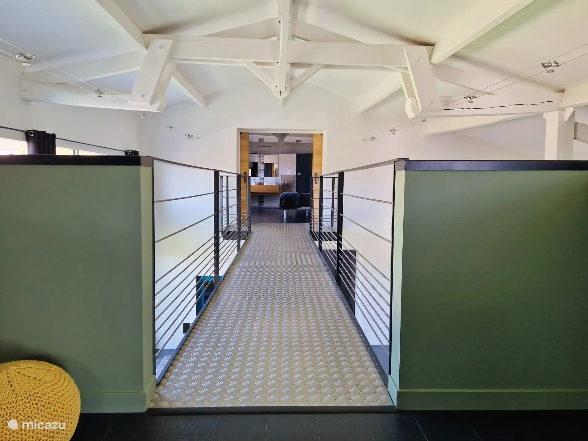 Passage du rez-de-chaussée vers la chambre