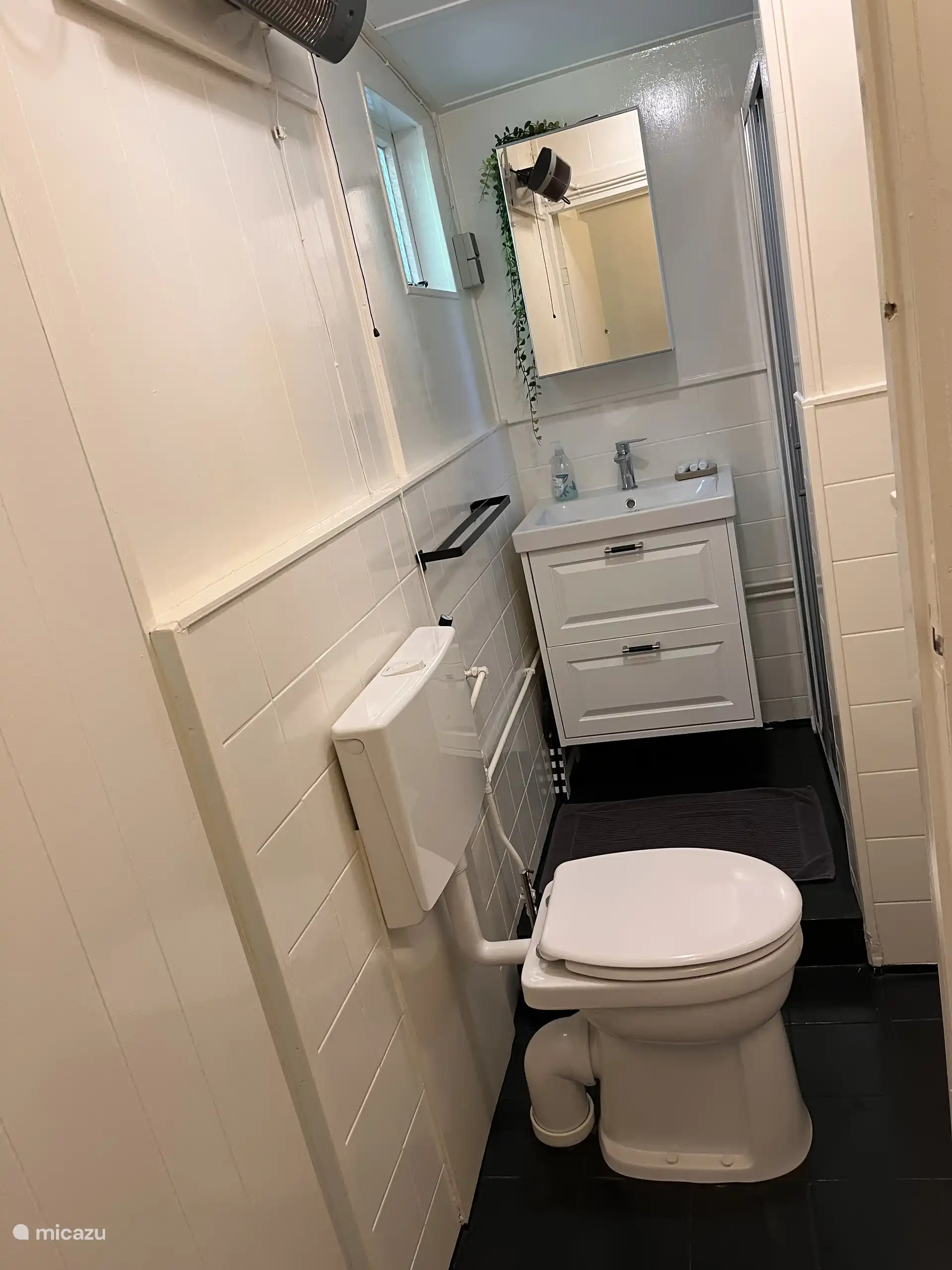 Toiletten- und Badmöbel