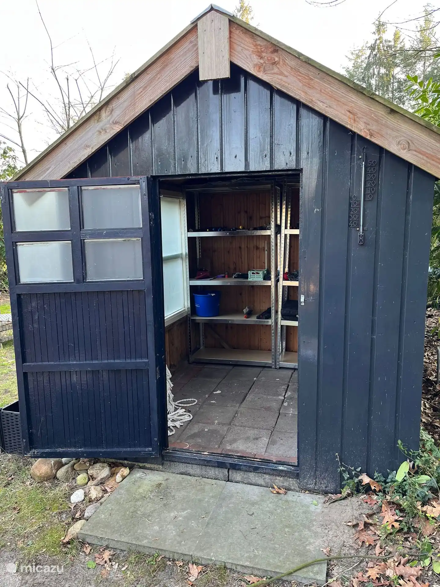 Schuppen für Fahrräder, unter anderem,