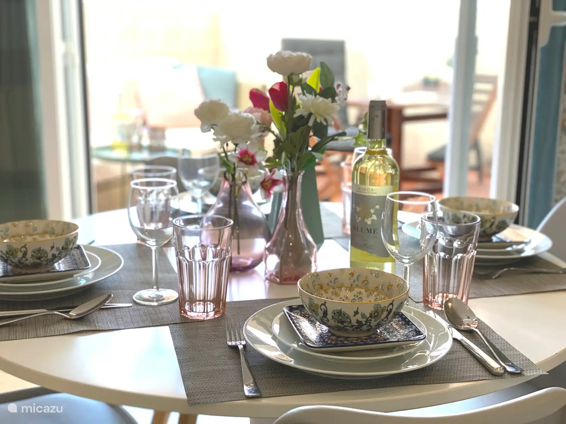 Es ist auch angenehm, drinnen zu speisen.