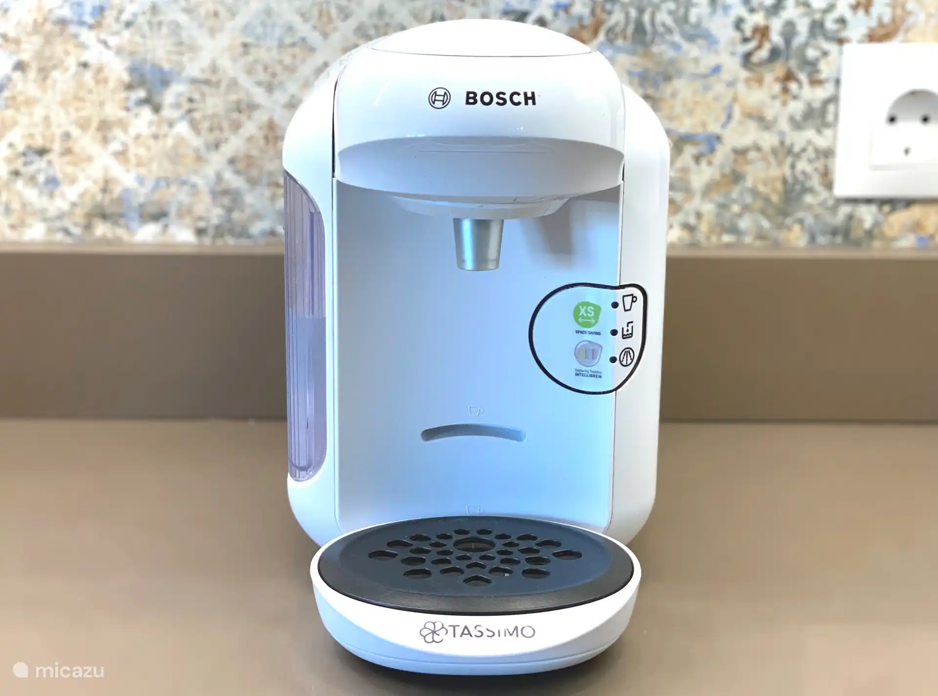 Wir haben eine Bosch Tassimo Kaffeemaschine und eine italienische Mokka-Kaffeemaschine.  