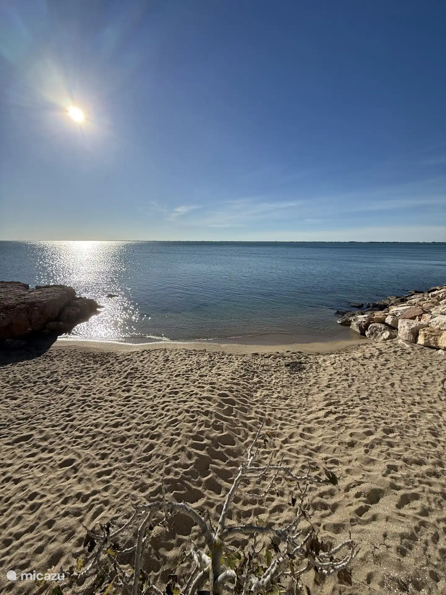 Playa local, también hay grandes playas cerca. 