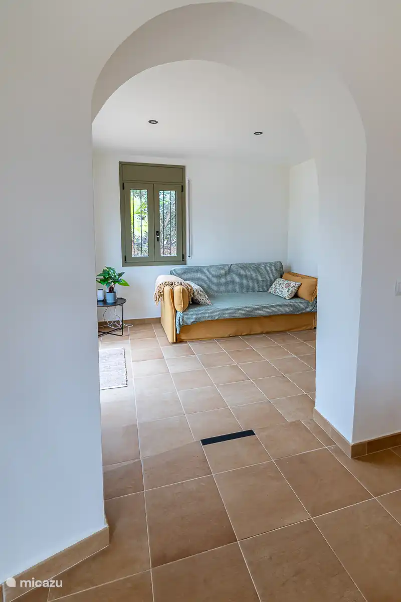 Salon séparé du canapé