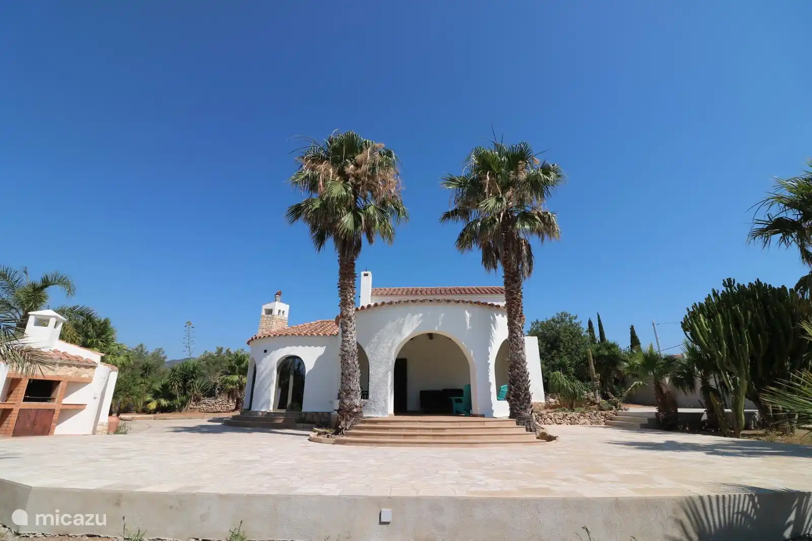 Vista frontal de la casa