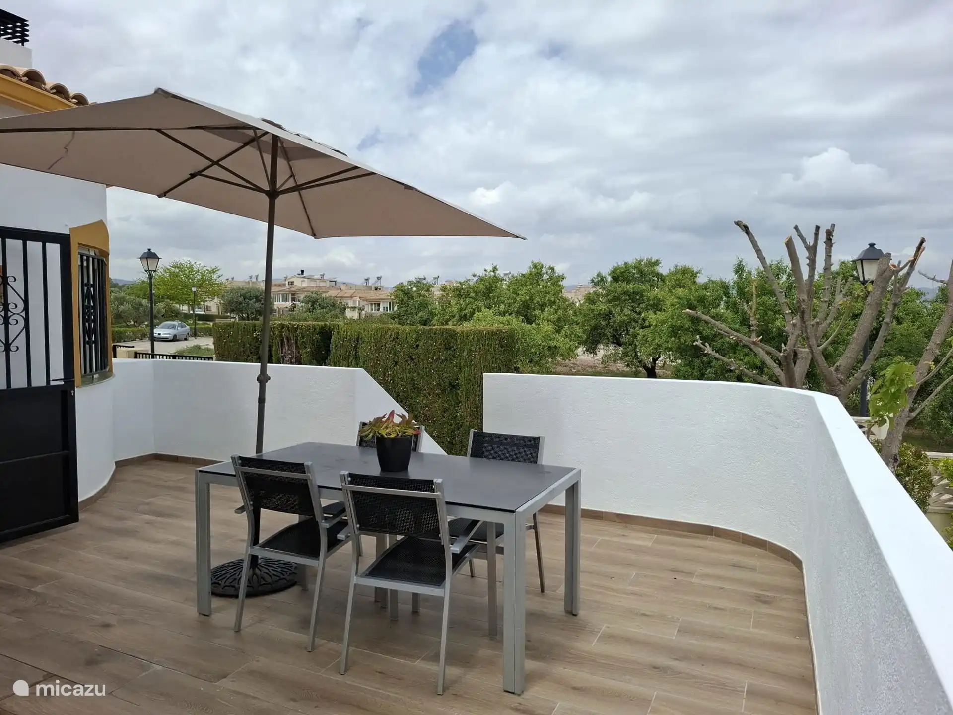 Upper terrace with a view of the park